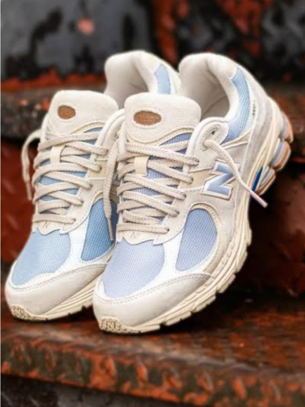 New Balance Unisex 2002r in Sandstone and Timberwolf